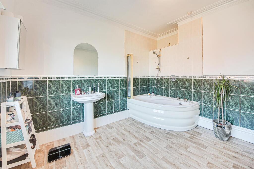 Ensuite