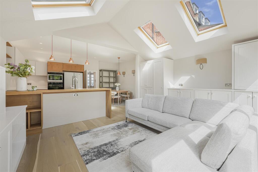 Kitchen &amp; Family Room