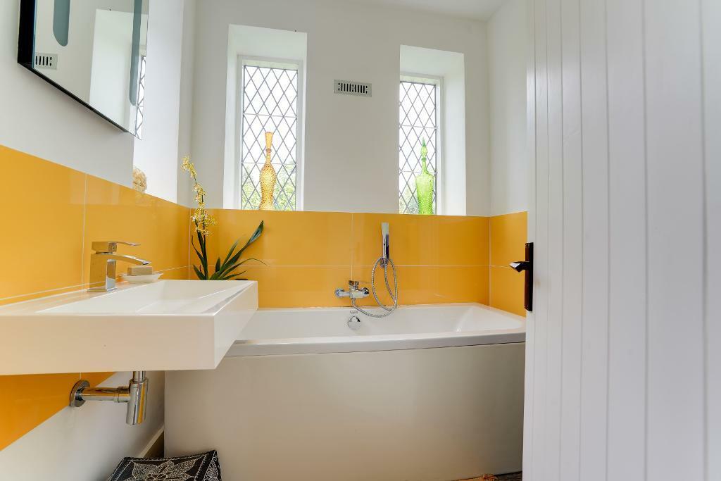 Ensuite bathroom for Bedroom 1