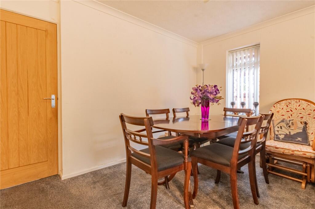 Lounge/Dining Room