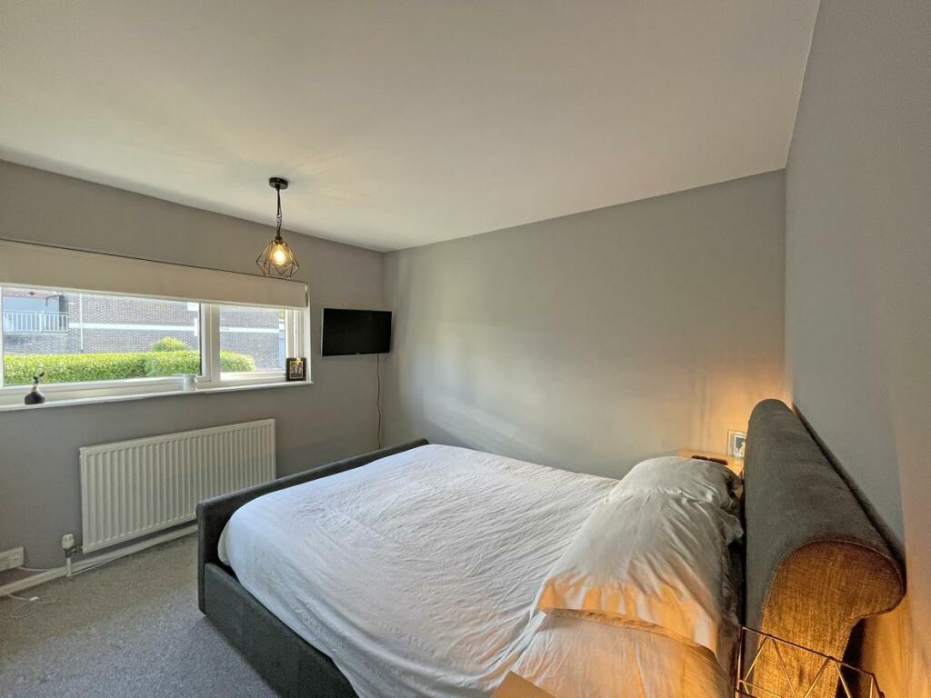 Ipswitch Close 11 Bed 1...jpg