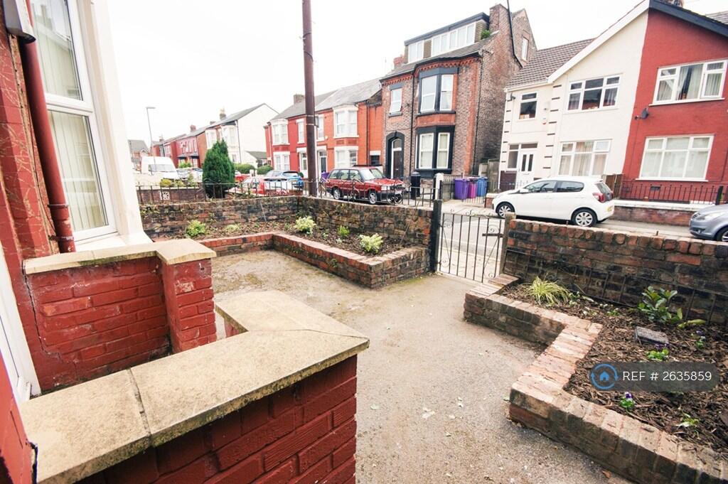 Lovely Gardens At The Front Of The Property