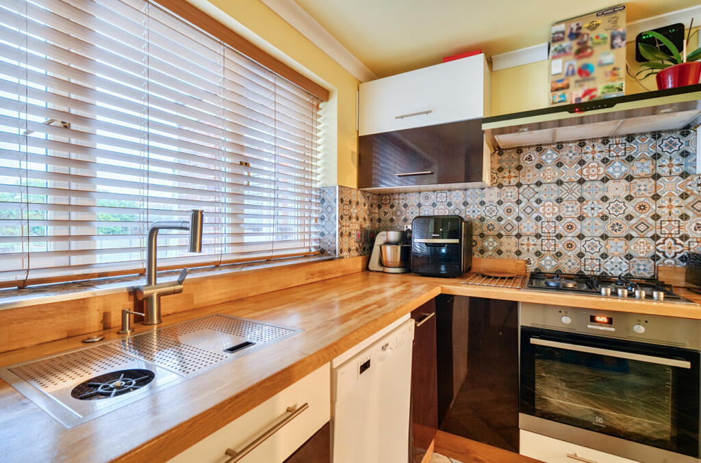 1396222-9-695fdca...