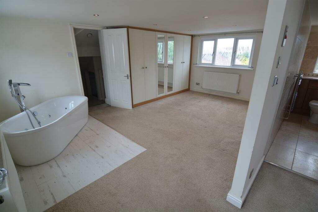 Master Bedroom (1st Floor)