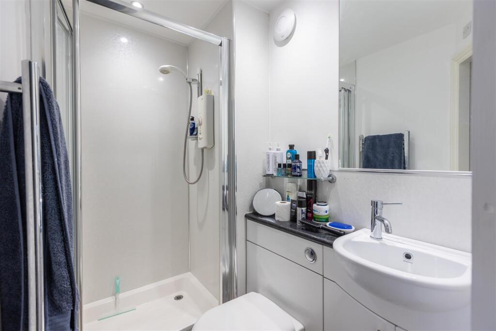 Station Avenue 14 Bedroom 2-2.jpg