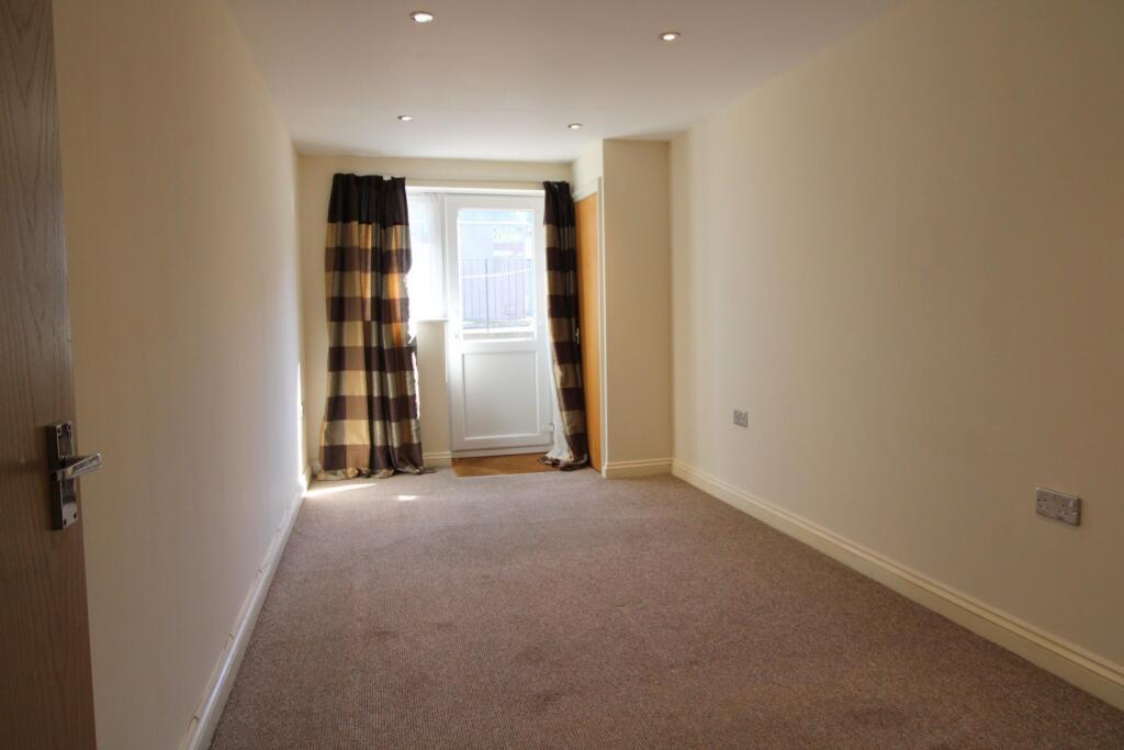 Bedroom leading to r
