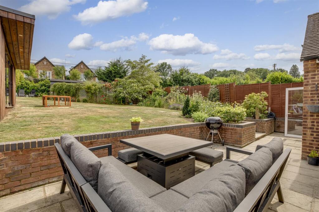 The Paddock, Rambling Way, Potten End, HP4 2SE-11.