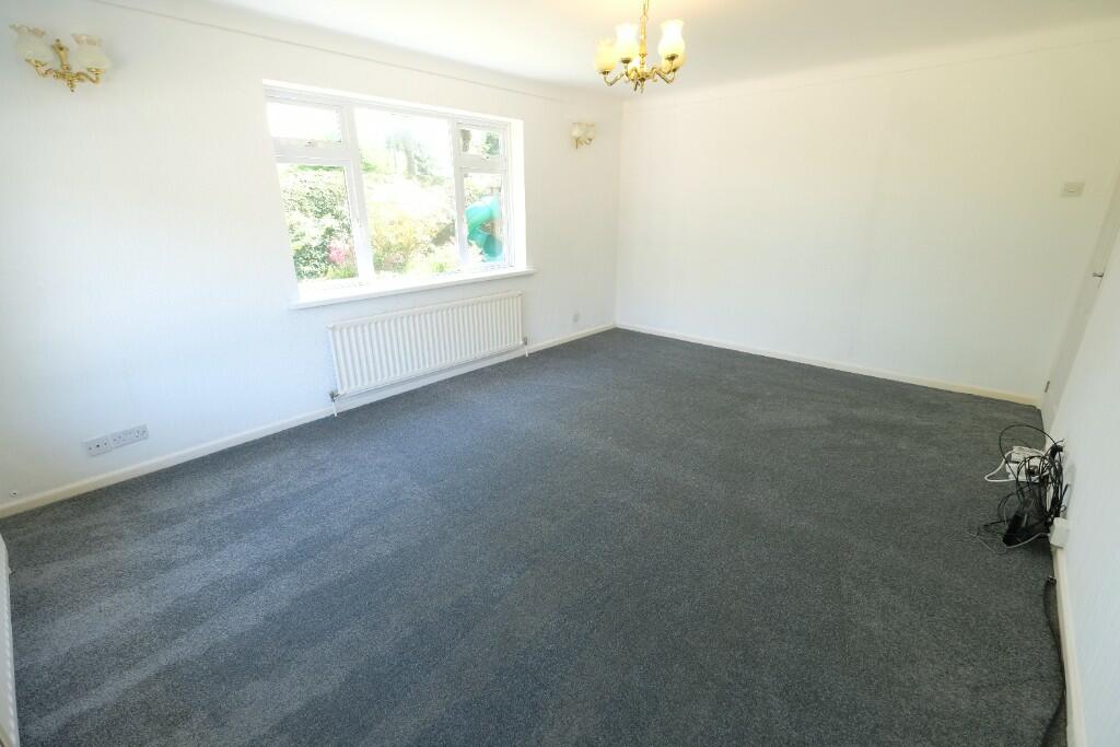 SITTING/DINING ROOM