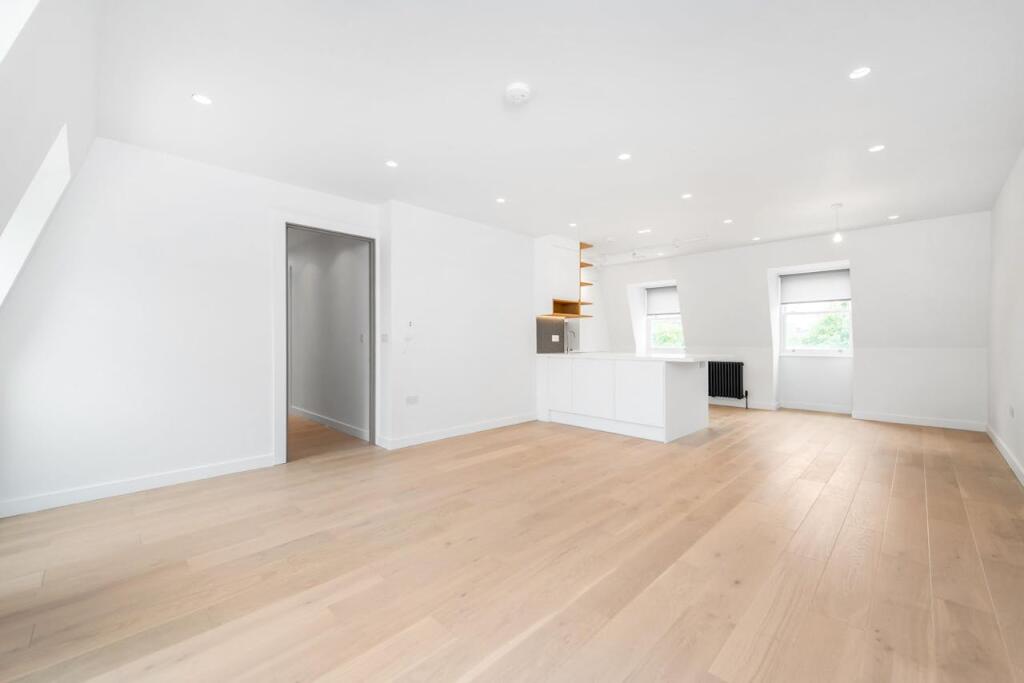 Kitchen / Reception