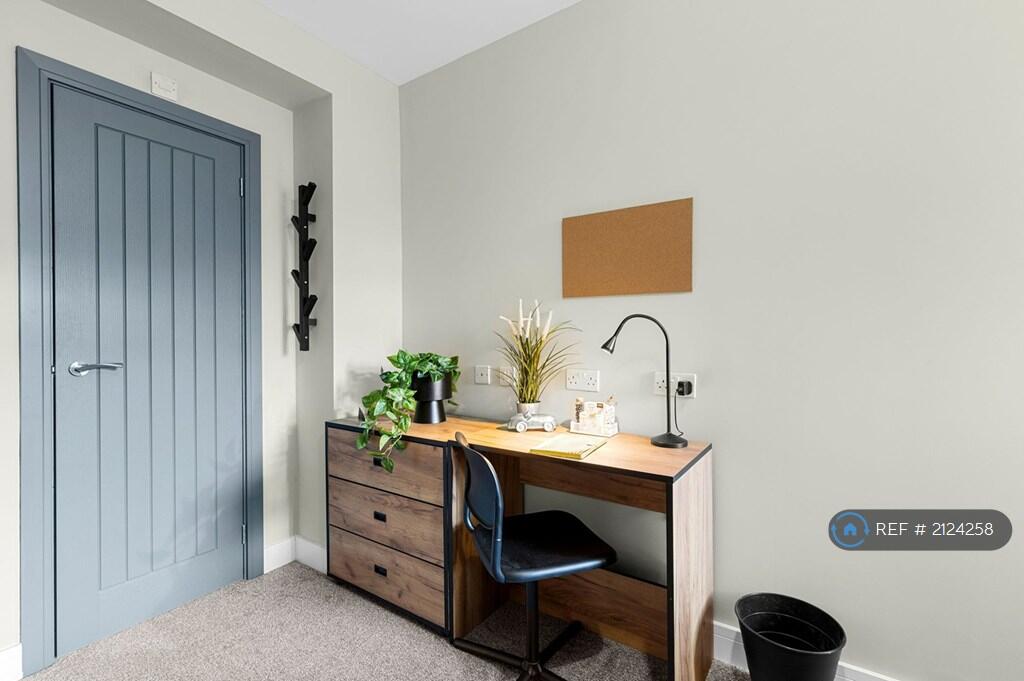 All Rooms: Desk w Chair, Noticeboard