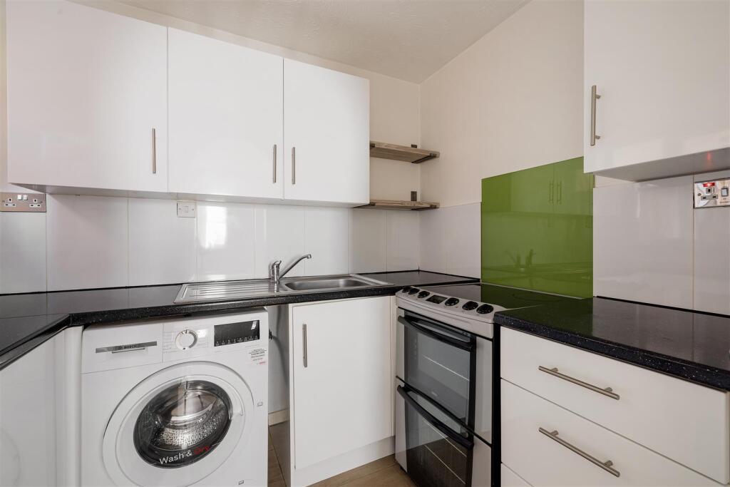 Chamberlain Place, E17