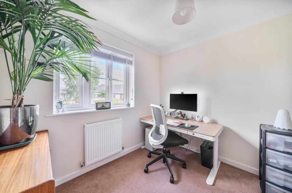 1295595-10-685d58...