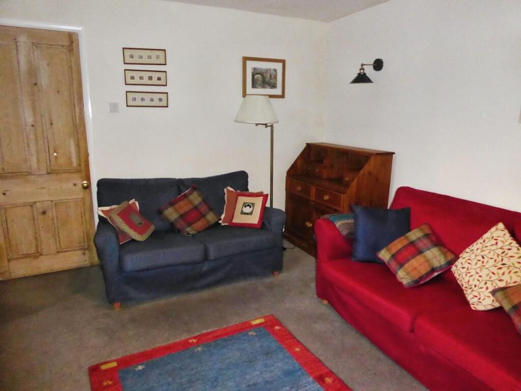 19000011-4.Livingroom 202.JPG
