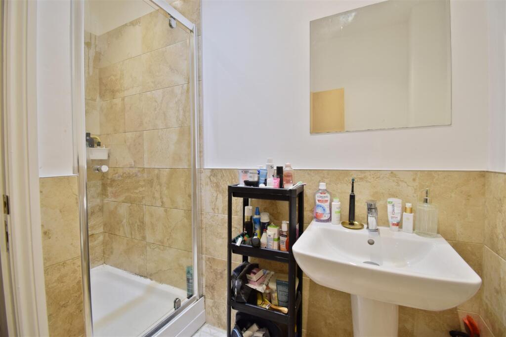 Bathroom 1.jpg