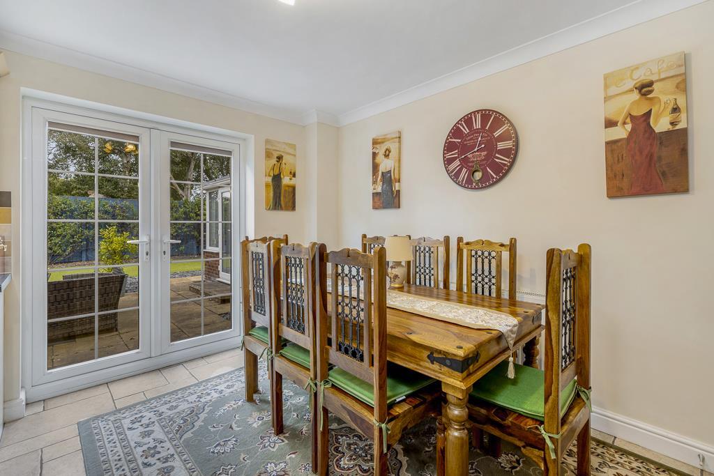 8 Carisbrooke Way (Weston Hills)-34.jpg