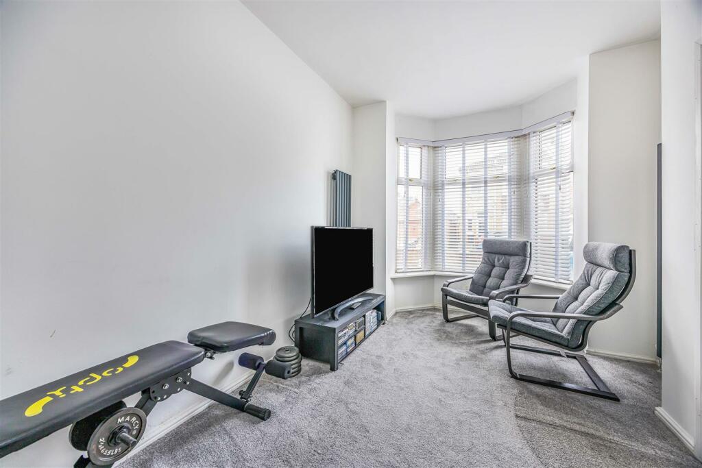 2 Wykeham Avenue, Portsmouth-Small-PorticoMarketin
