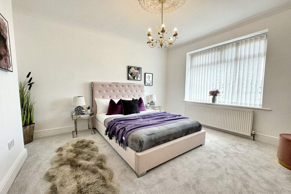 Glenhurst, Flint Hill Bank - Overview of Master Bedroom