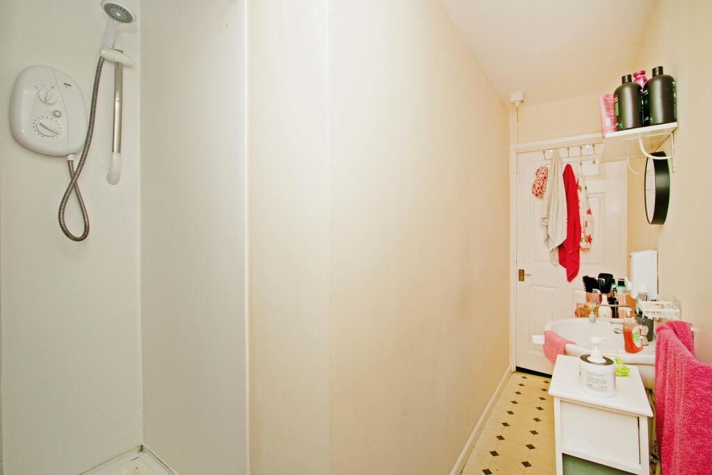 Shower/Cloakroom