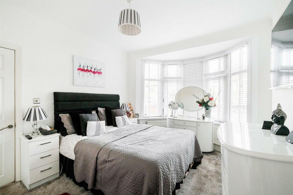 103 Chingford Avenue-3_resized.jpg