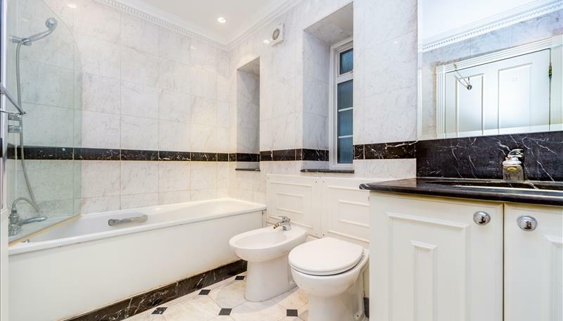 Bathroom 2.jpeg