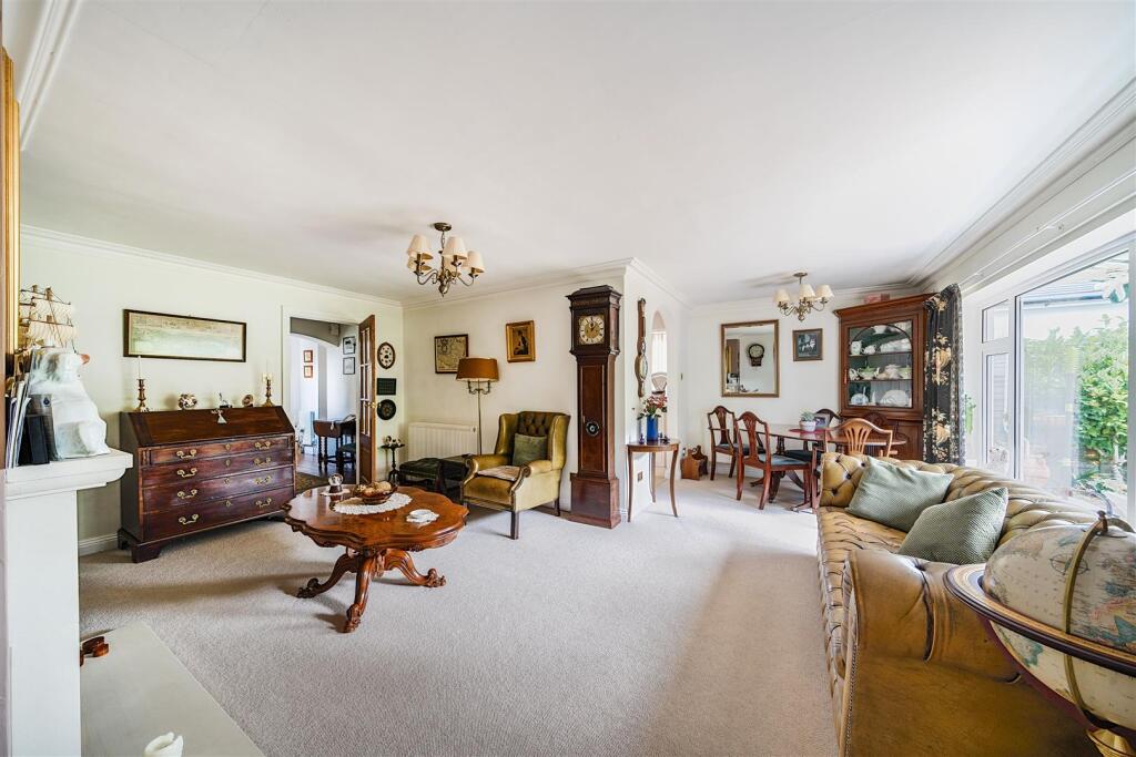 Sitting/Dining Room