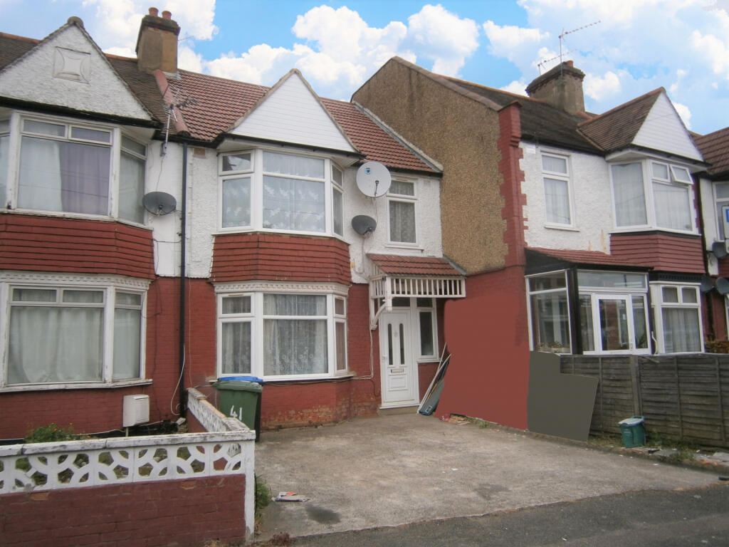 4 bed semi-detached house to rent Park Road, Wemb