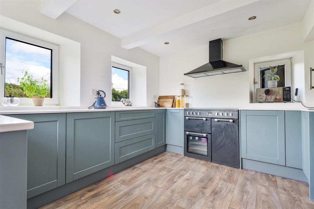 6- Kitchen.jpg