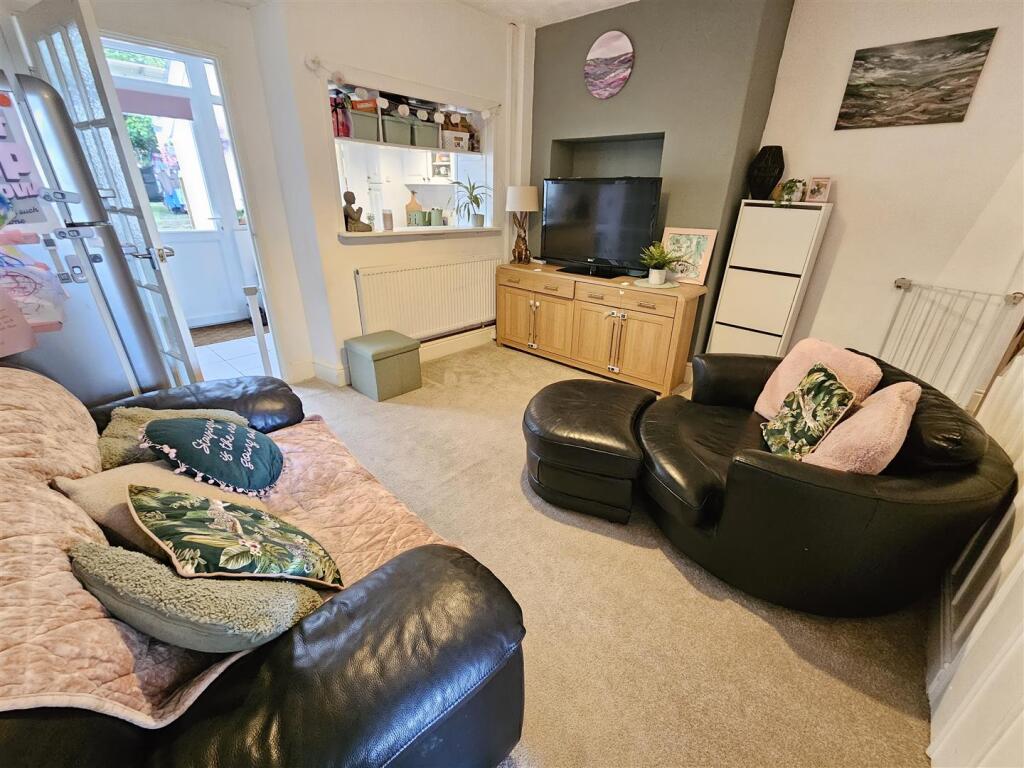 Sitting Room (2).jpg