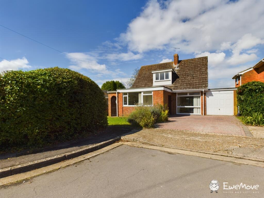 CAM02899G0-PR0037-STILL004