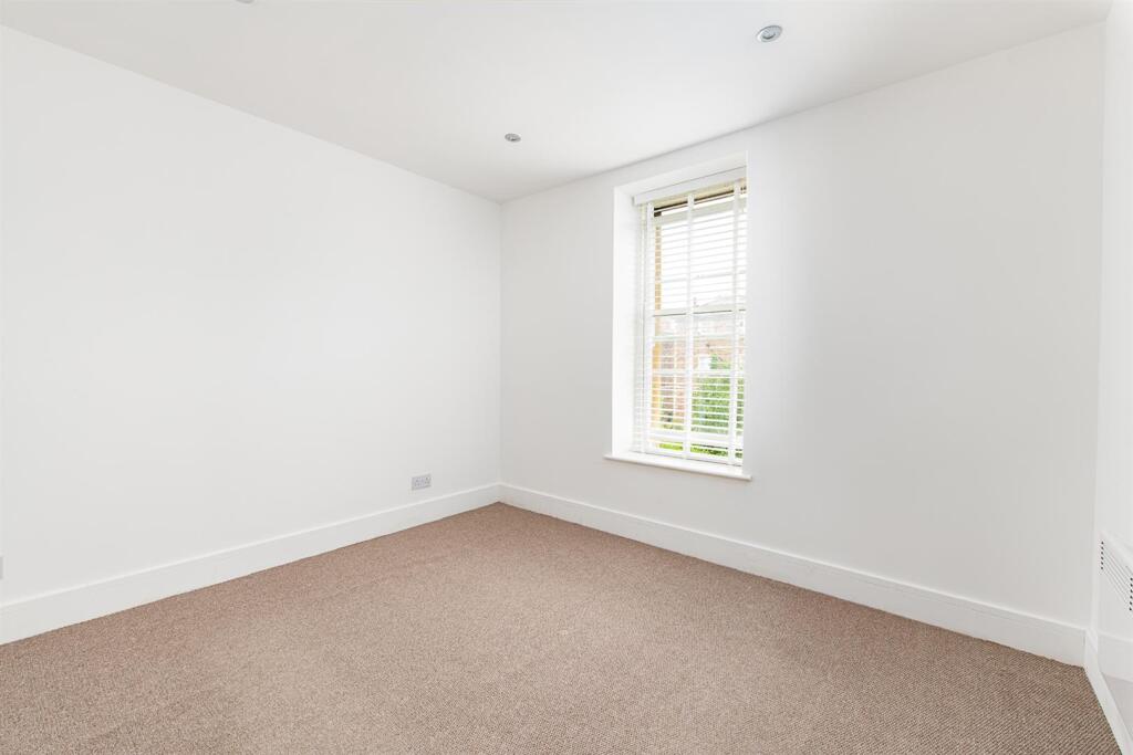 Bedroom_1.jpg