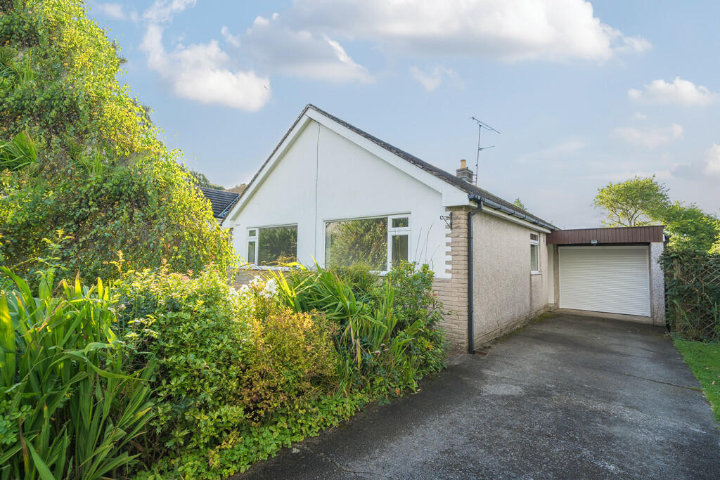 22 Oak Tree Road