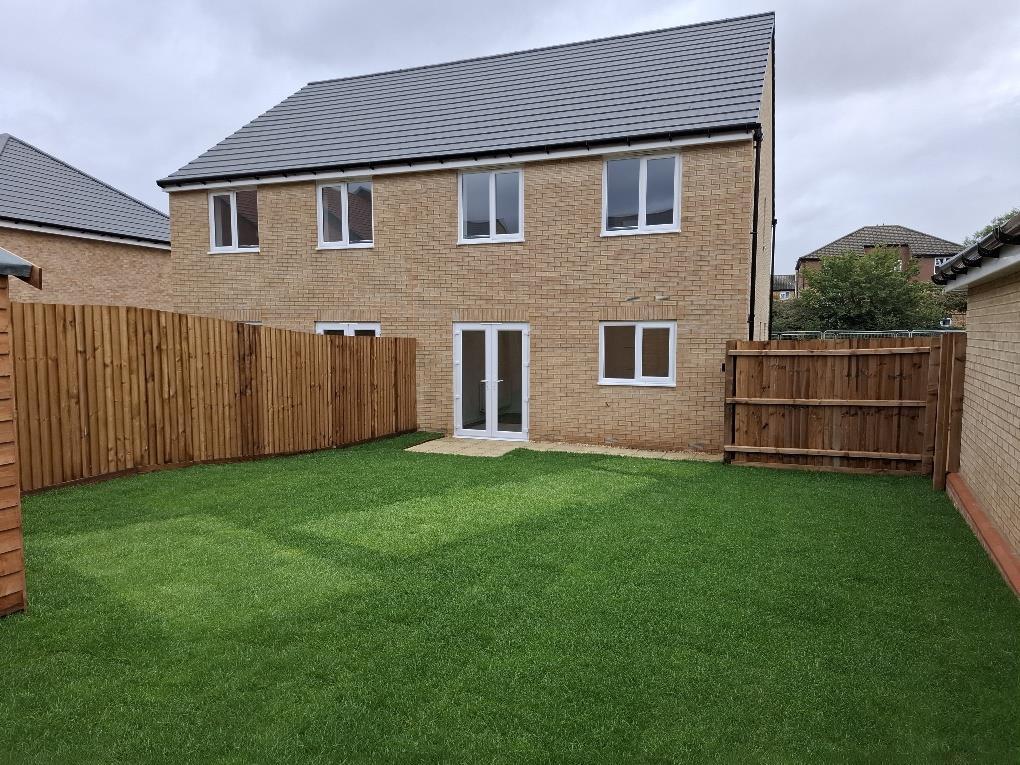 09 Rear garden.jpg
