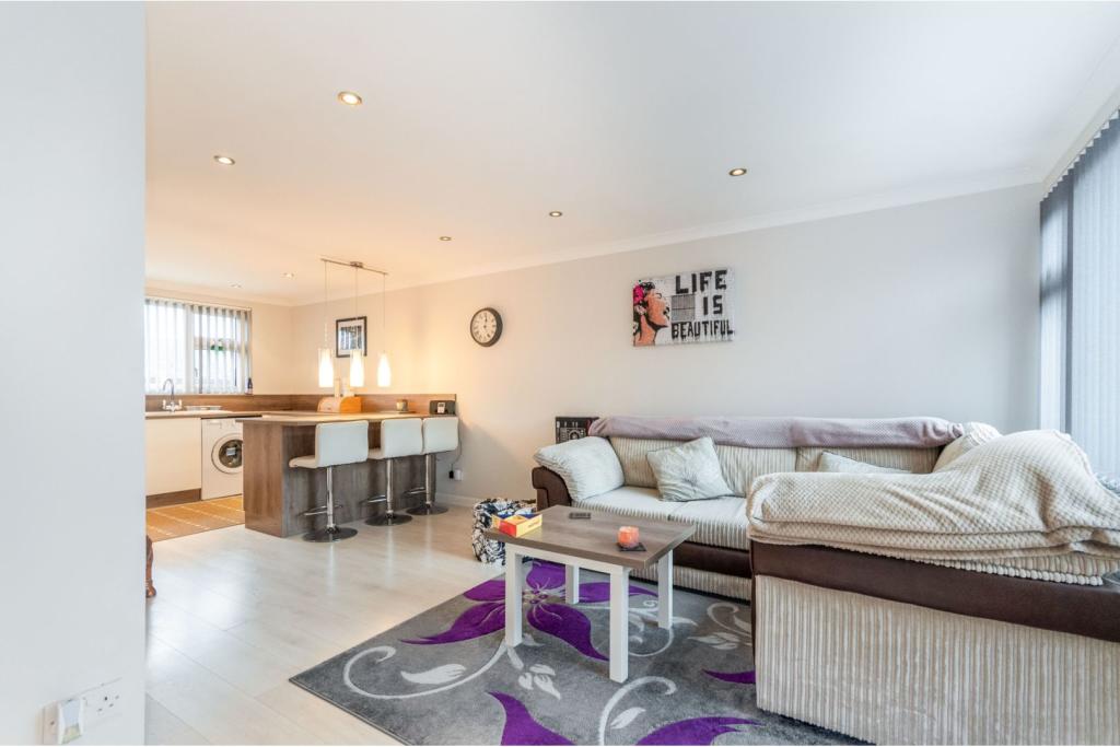 Lounge / Kitchen