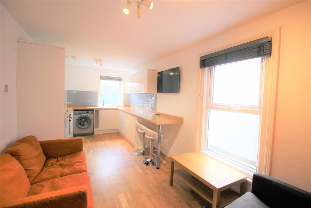 Lounge/Kitchen