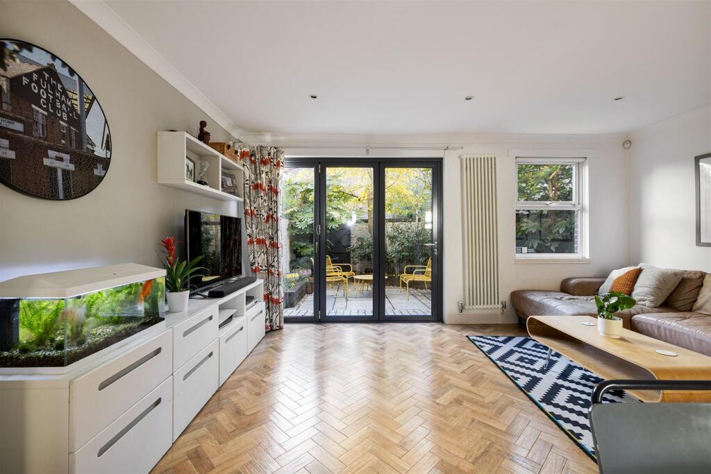 Christchurch Square E9