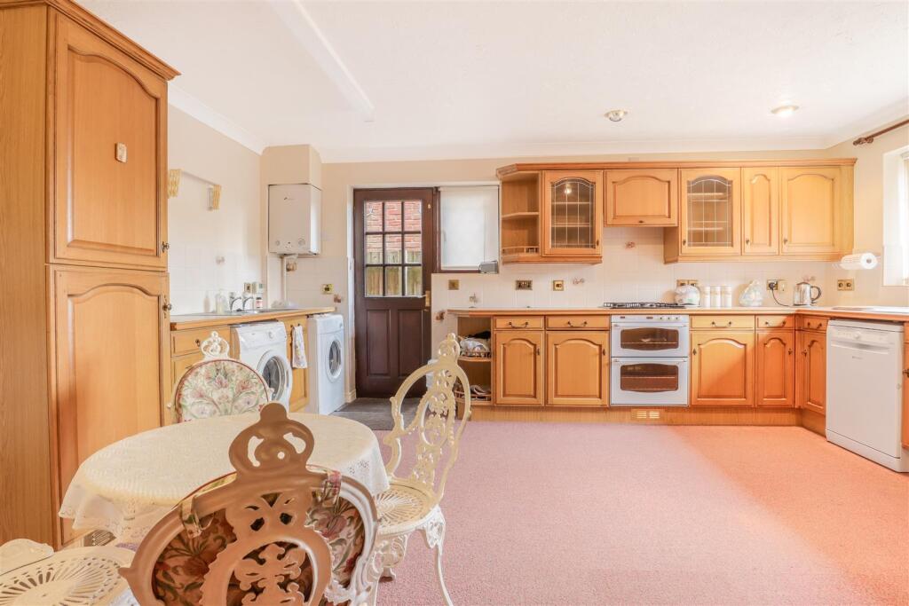 Kitchen/ Breakfast Room