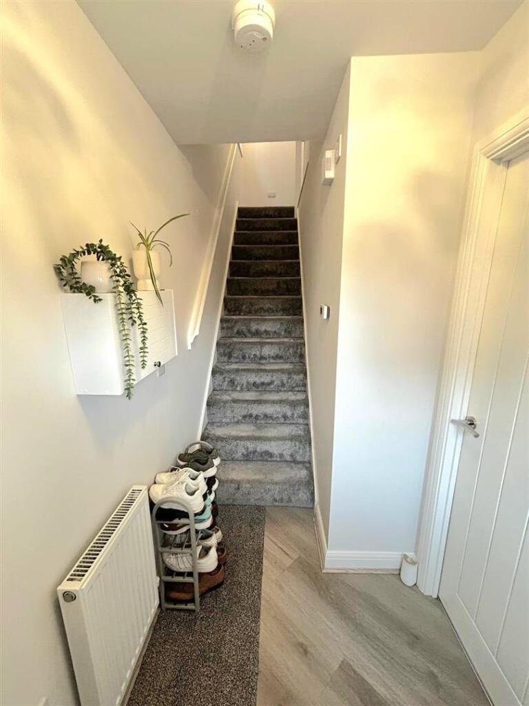 2 Entrance hall.jpg