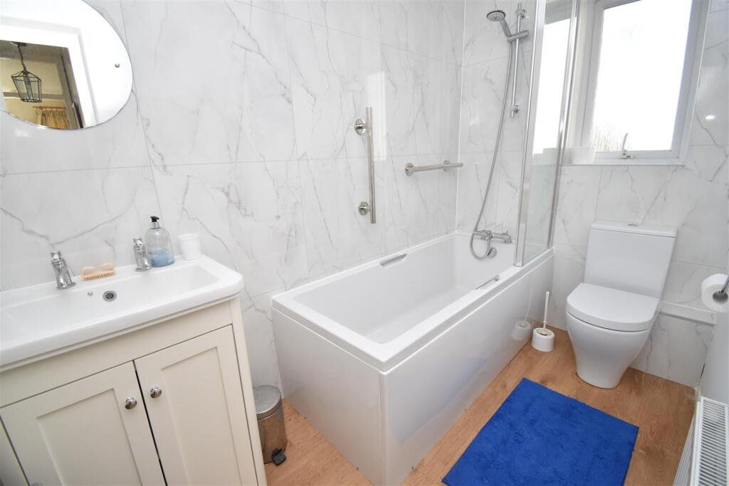 Bathroom.JPG