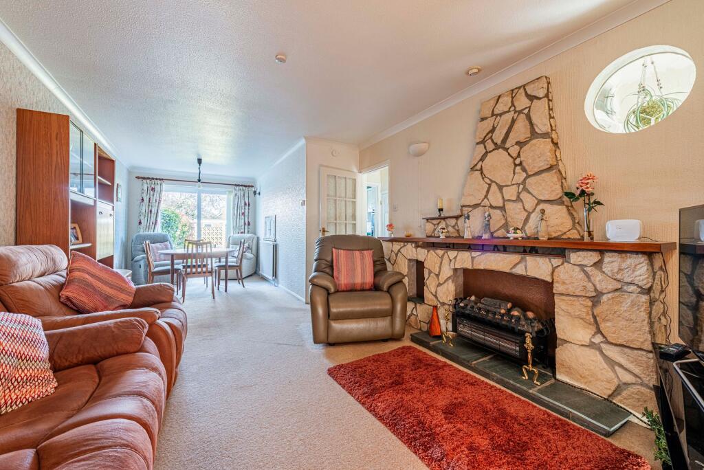 Living Room/Dining Room (1)