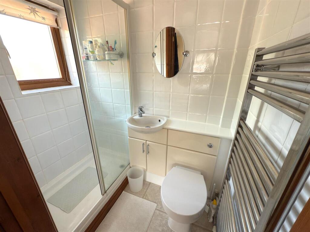BED 2 EN SUITE.jpg