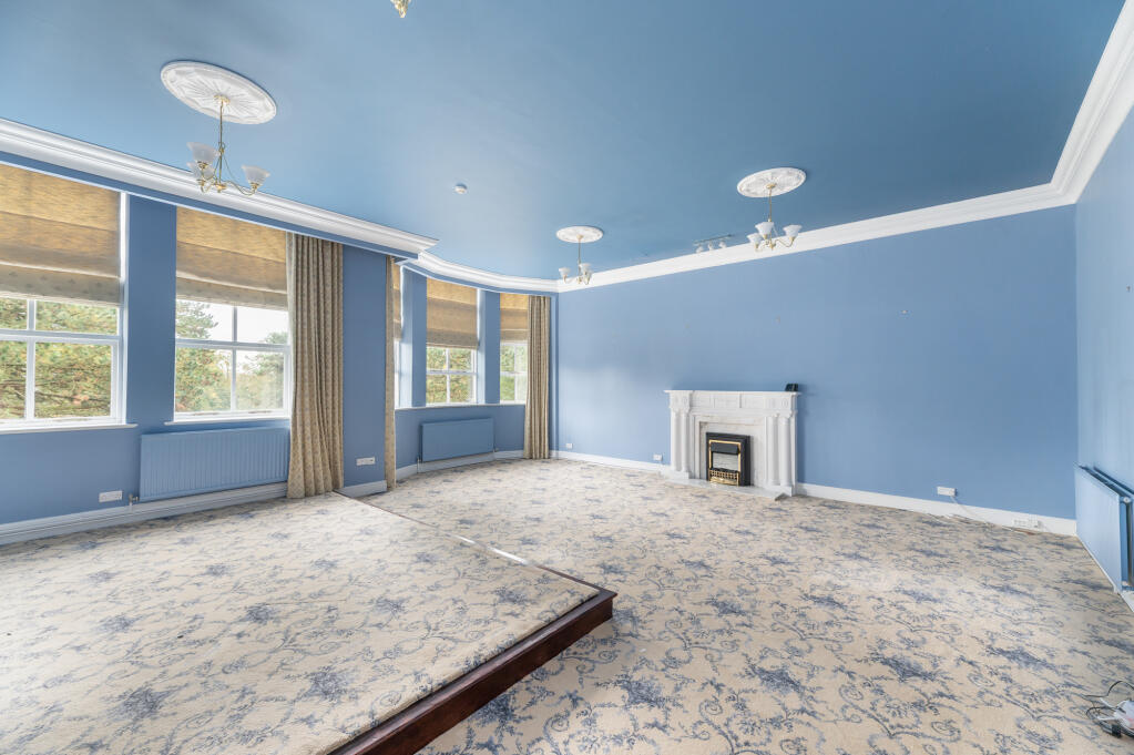 Lounge Dining Area