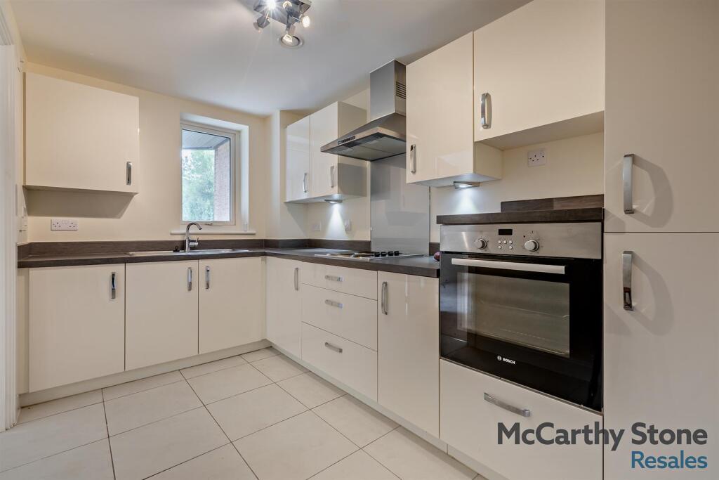 Kitchen: