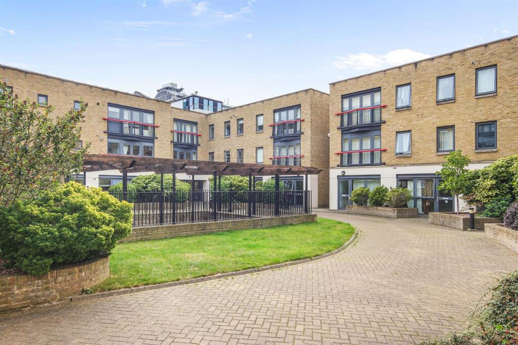 01-789777446 - AM - 56 Leeds Court, 201 St. John S