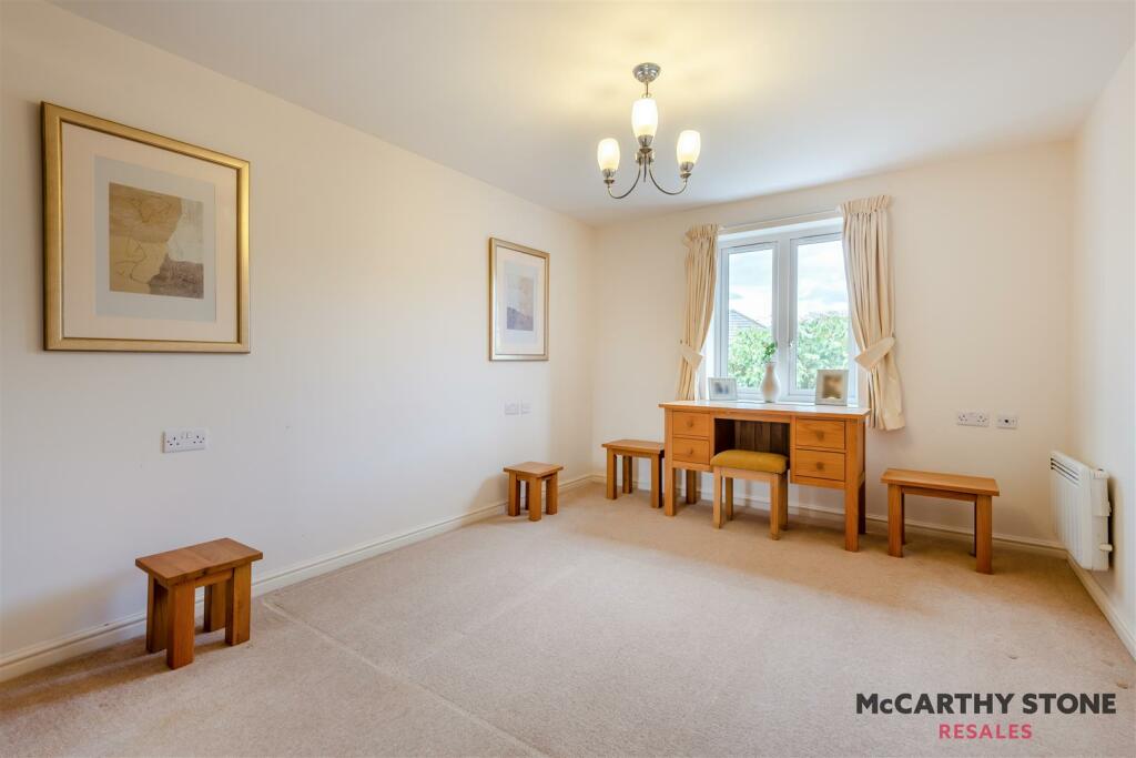 8597350-interior05.JPG