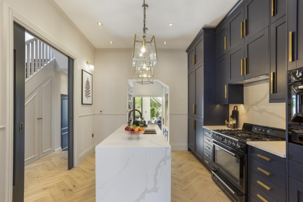 73098_205-Harvist...