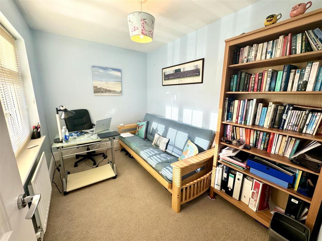 BEDROOM 4