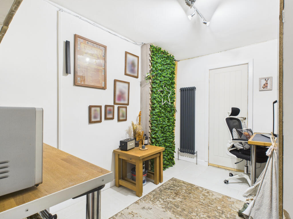 CAM02536G0-PR0024-STILL008