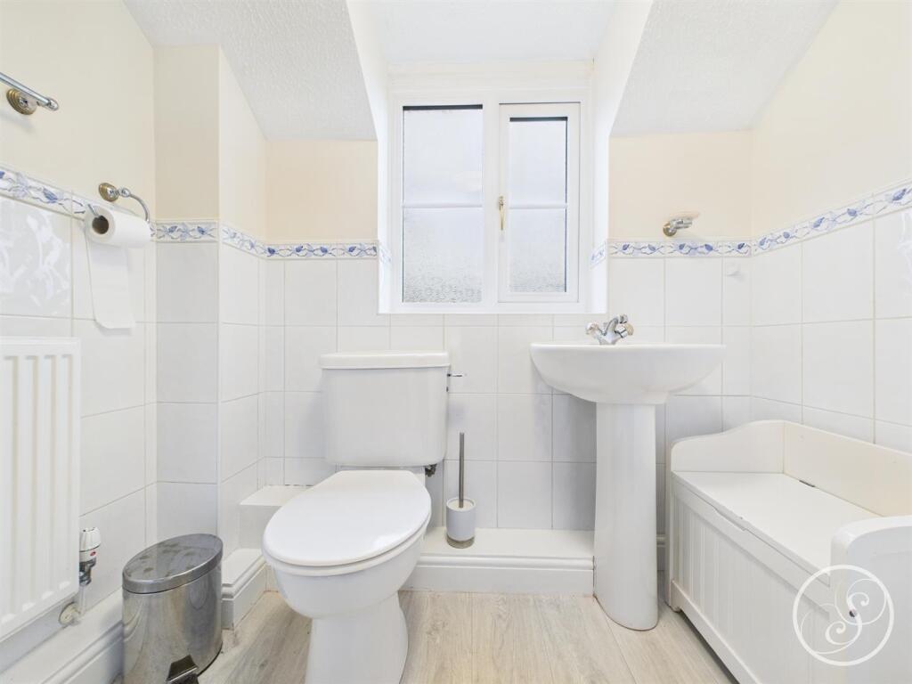 EN SUITE