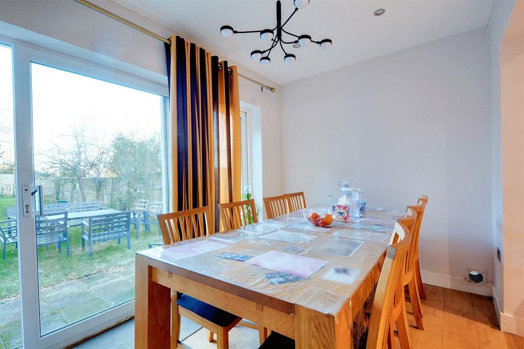 Dining Area_2.jpeg