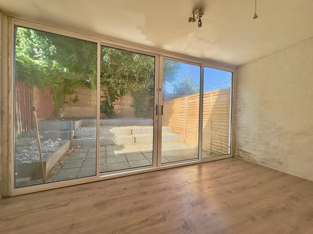 Three-bed Terraced House to rent in Putney